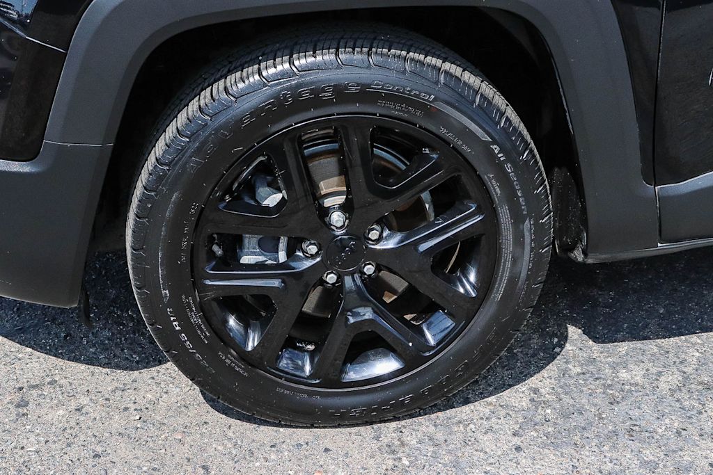 Thumbnail: 2017 Jeep Renegade - 21