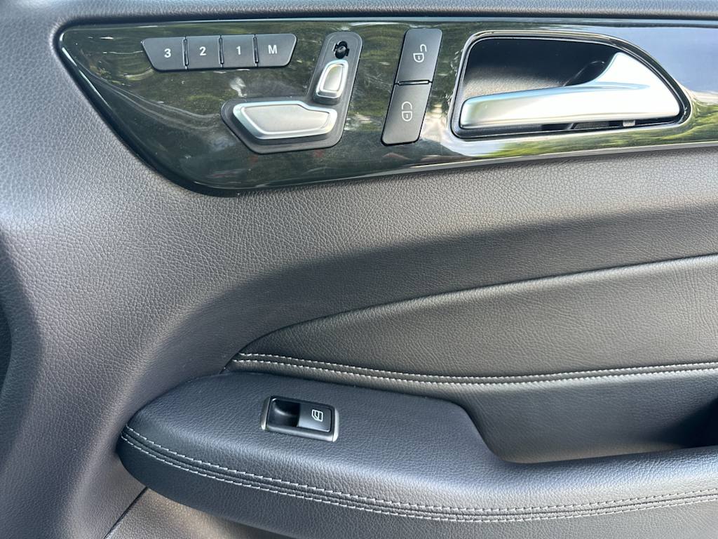 Thumbnail: 2019 Mercedes-Benz GLS - 23