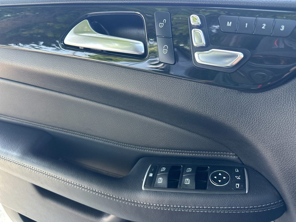 Thumbnail: 2019 Mercedes-Benz GLS - 19