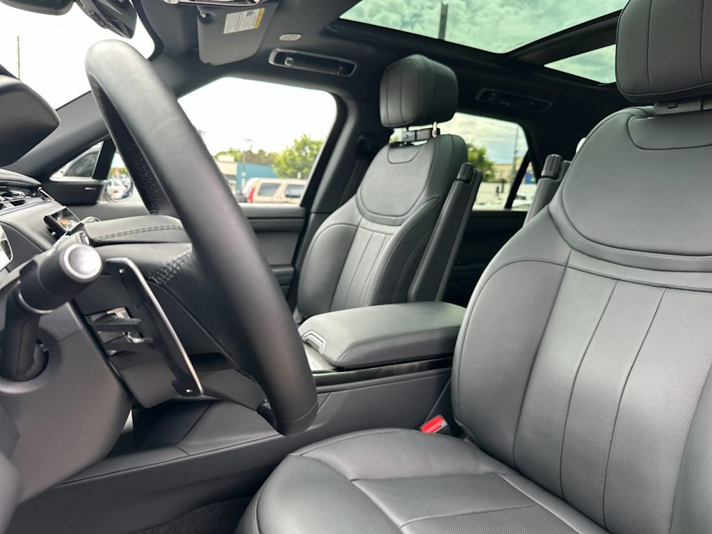 Thumbnail: 2025 Land Rover Range Rover Sport - 10