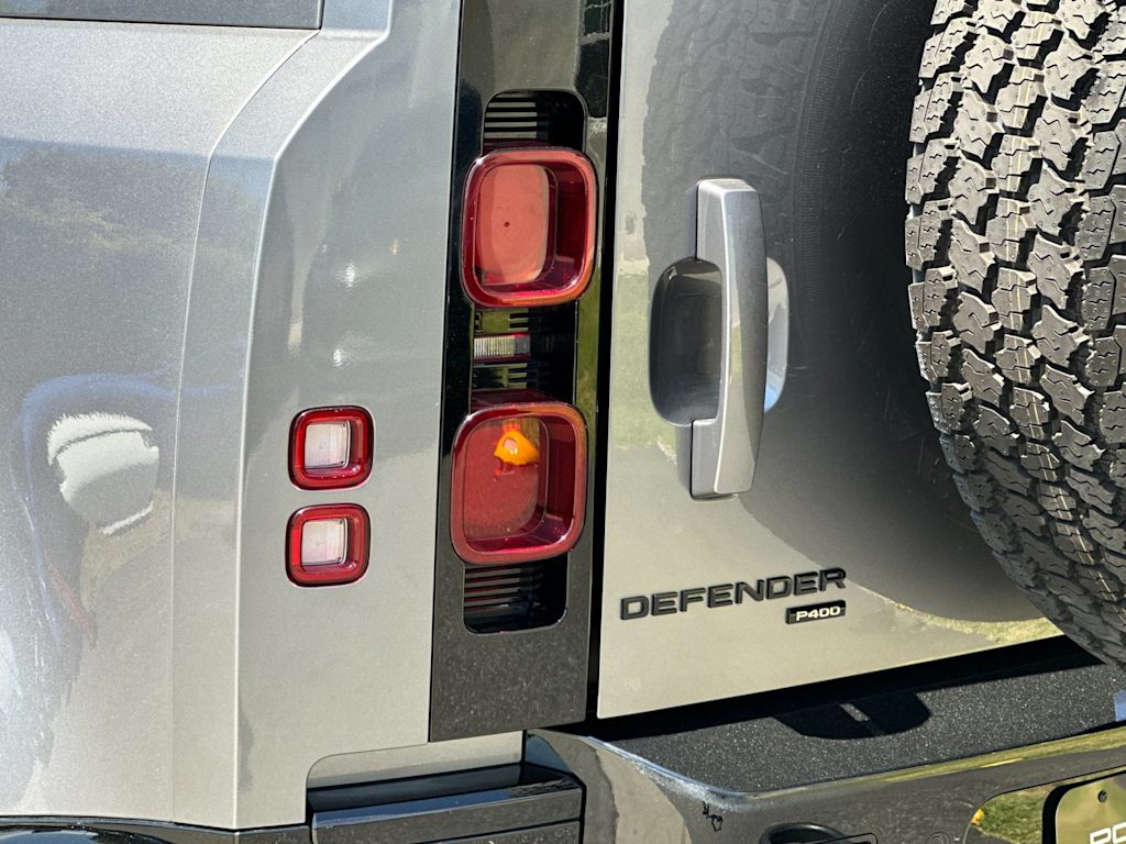 Thumbnail: 2022 Land Rover Defender - 15