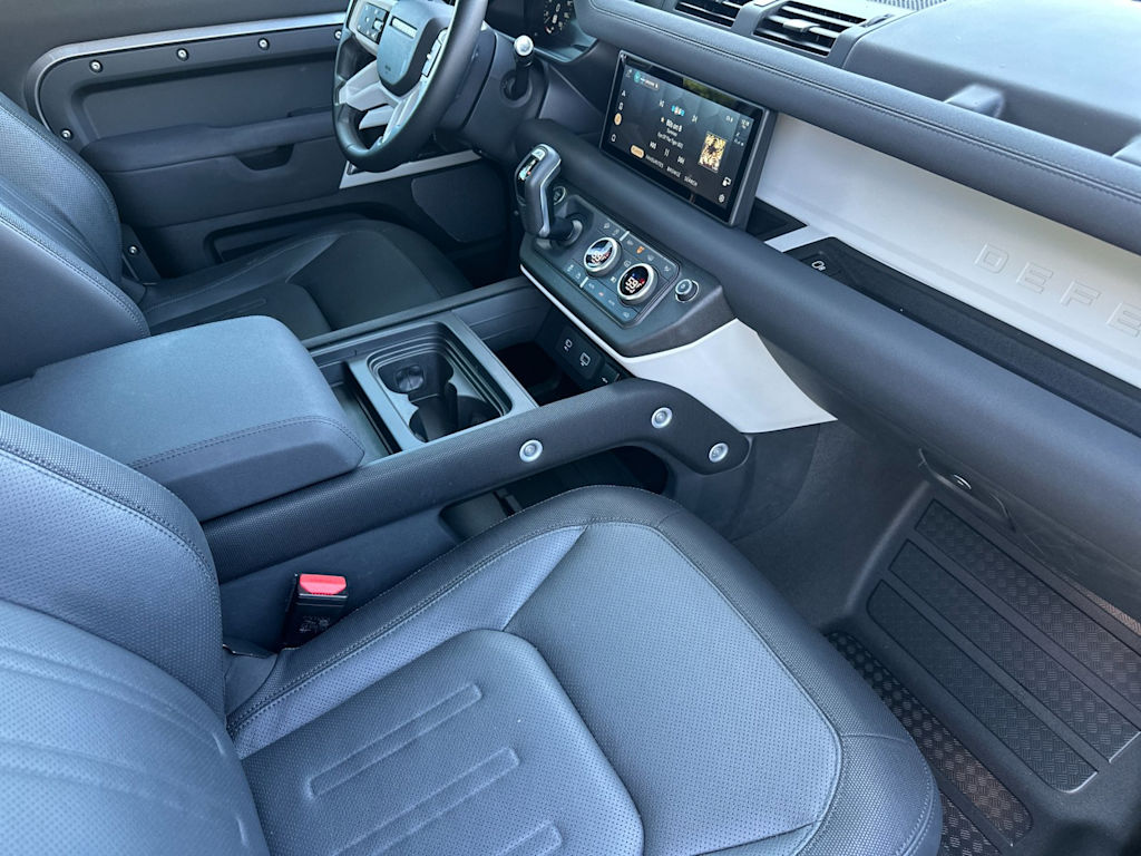 Thumbnail: 2022 Land Rover Defender - 9
