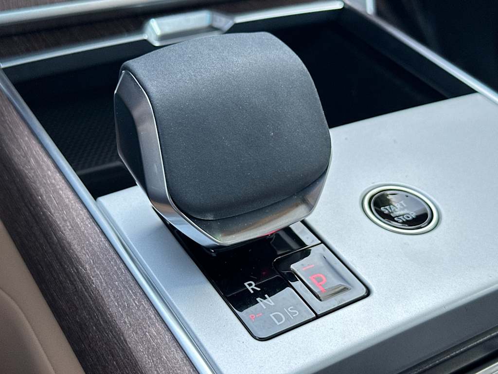 Thumbnail: 2025 Land Rover Range Rover - 15