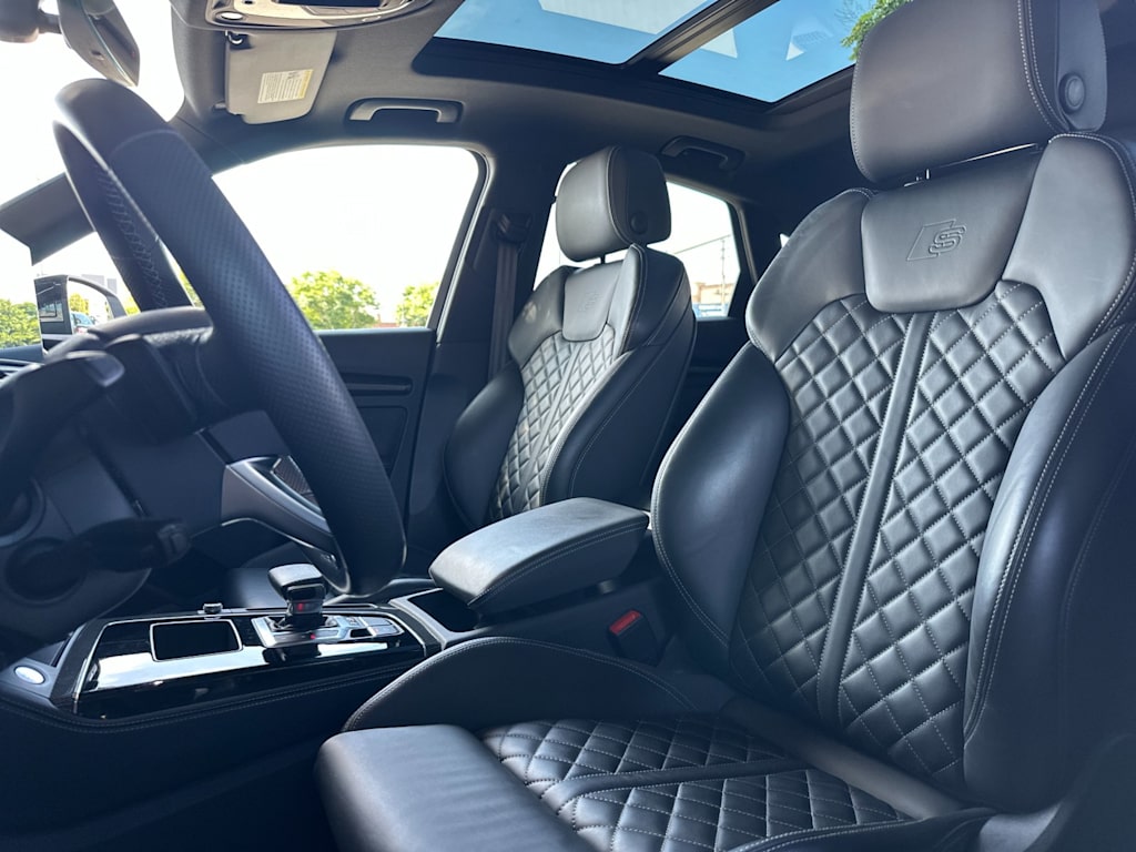 Thumbnail: 2023 Audi SQ5 - 10