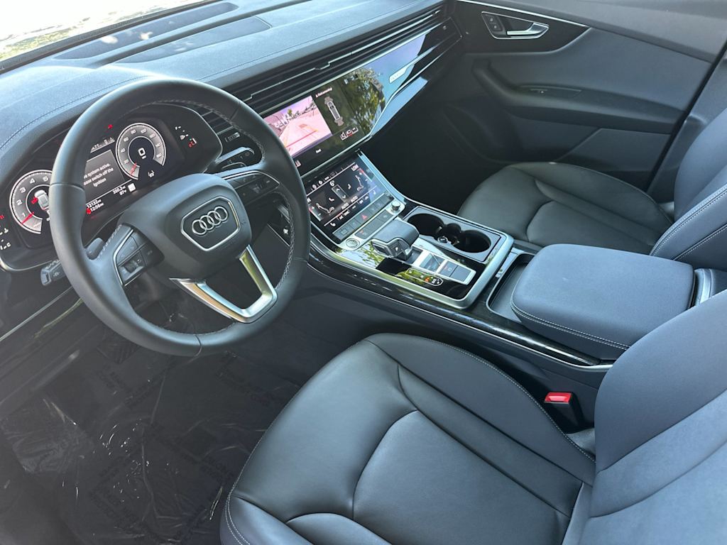 Thumbnail: 2025 Audi Q8 - 2