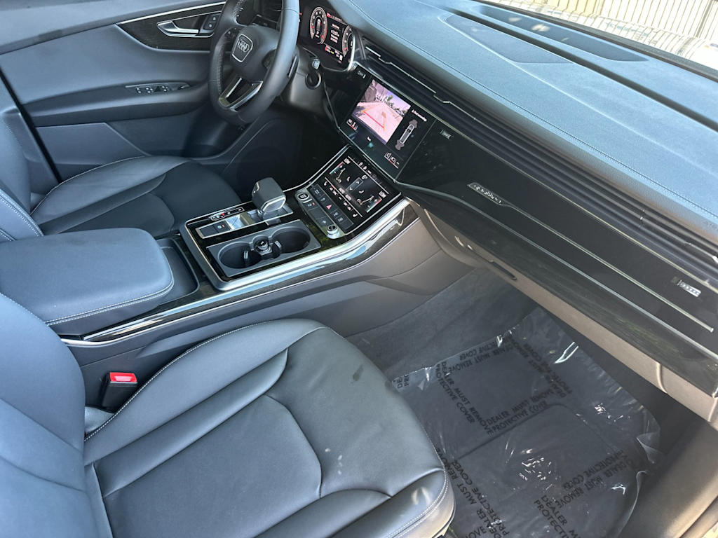 Thumbnail: 2025 Audi Q8 - 13