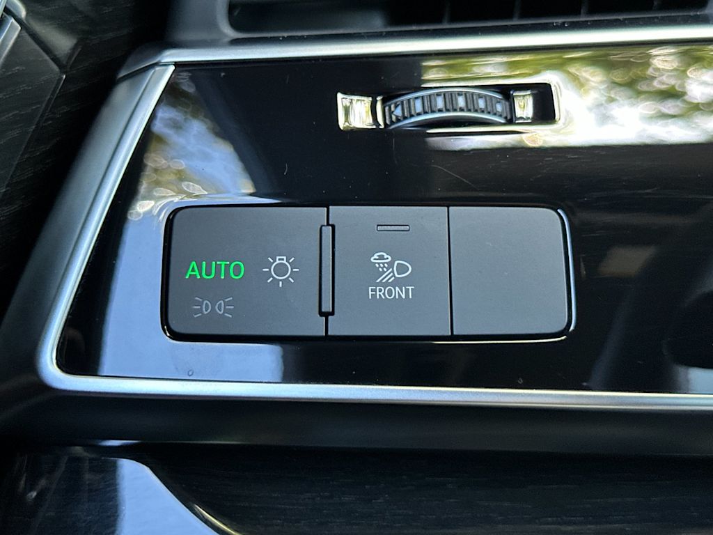 Thumbnail: 2025 Audi Q8 - 32