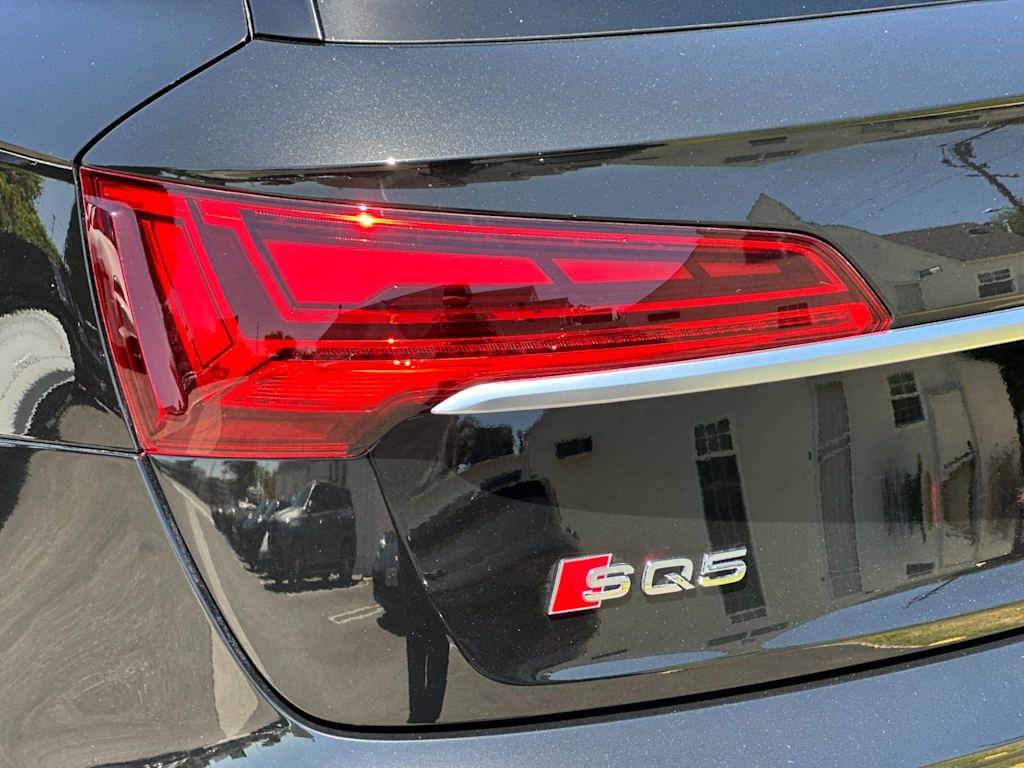 Thumbnail: 2022 Audi SQ5 - 33