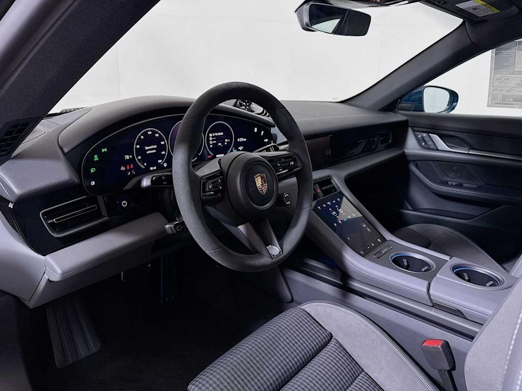 Thumbnail: 2025 Porsche Taycan - 2