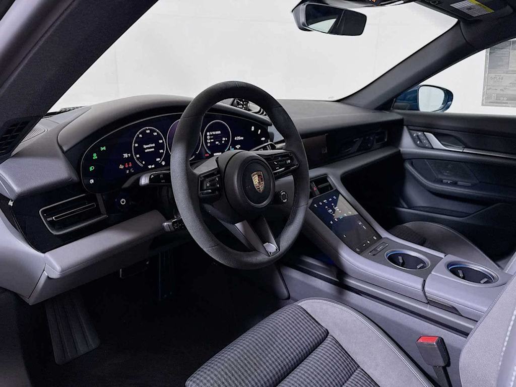 Thumbnail: 2025 Porsche Taycan - 32