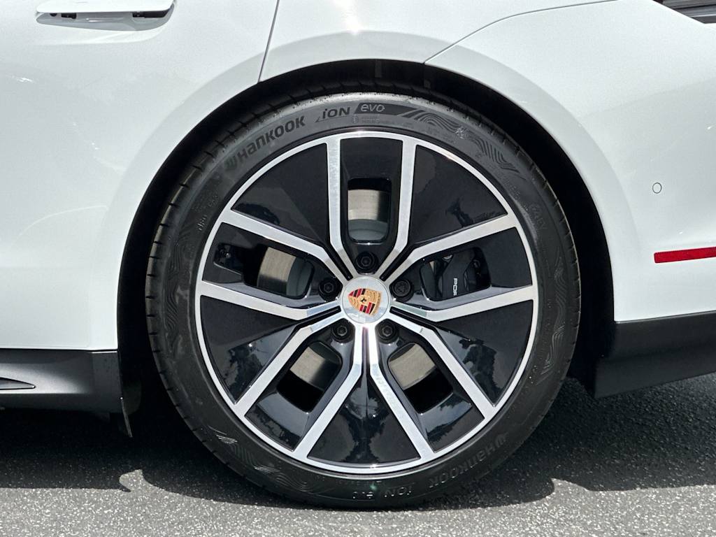 Thumbnail: 2026 Porsche Taycan - 7