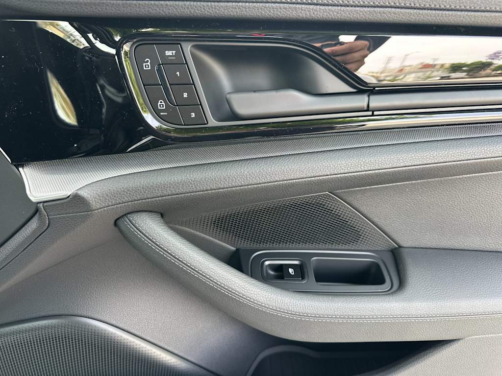 Thumbnail: 2026 Porsche Panamera - 23