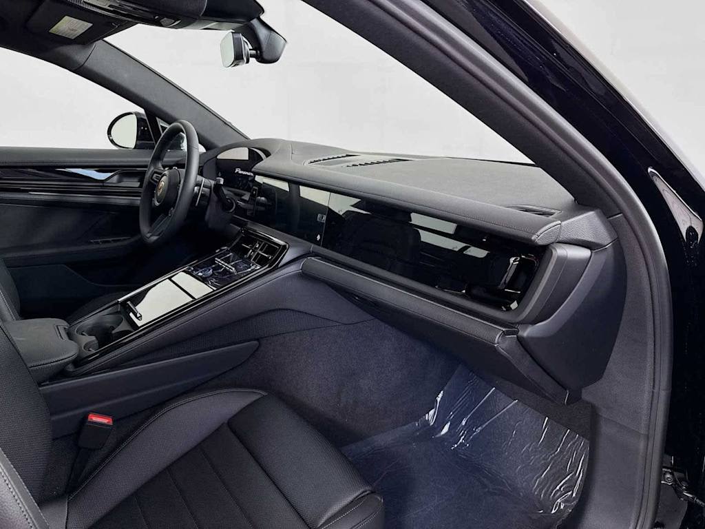 Thumbnail: 2025 Porsche Panamera - 50