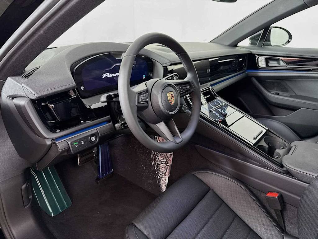 Thumbnail: 2025 Porsche Panamera - 32