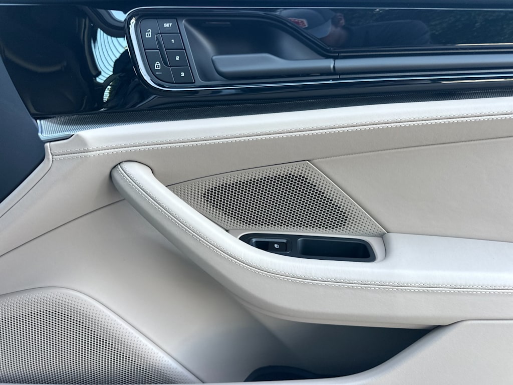Thumbnail: 2026 Porsche Panamera - 25