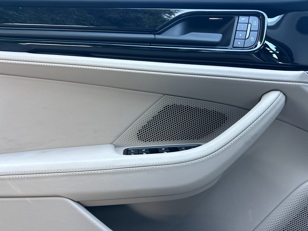 Thumbnail: 2026 Porsche Panamera - 21