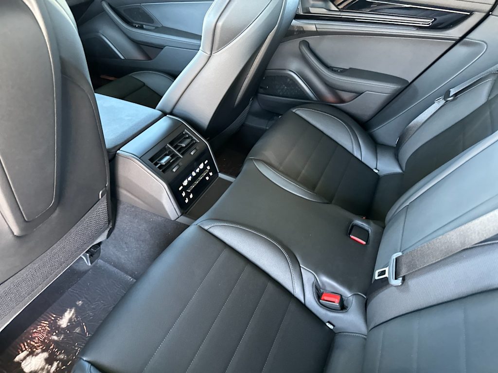 Thumbnail: 2026 Porsche Panamera - 11
