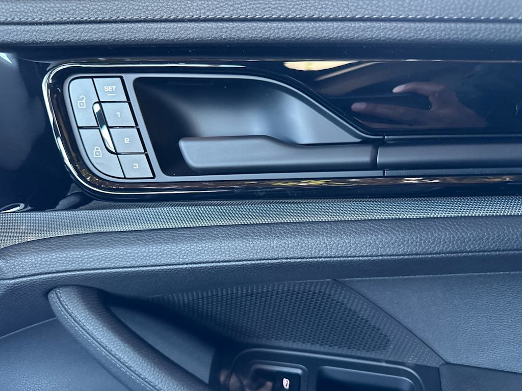 Thumbnail: 2026 Porsche Panamera - 25