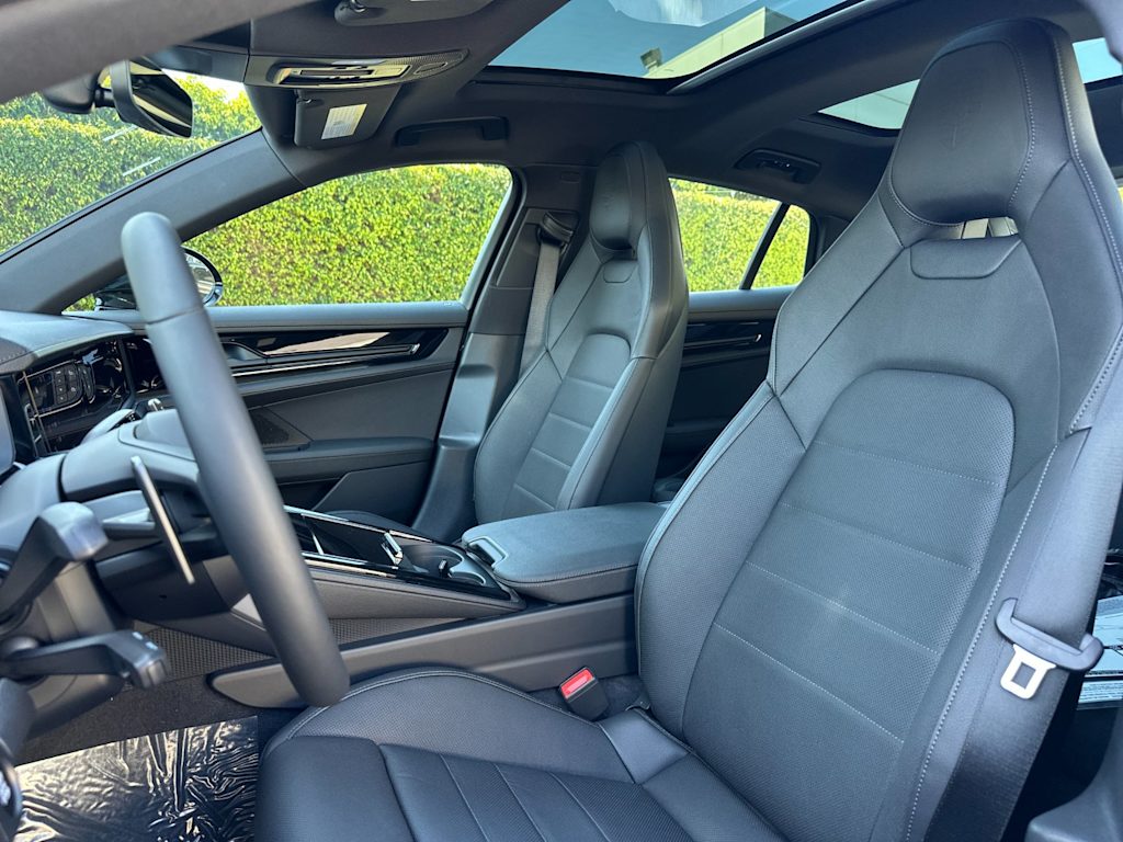 Thumbnail: 2026 Porsche Panamera - 10