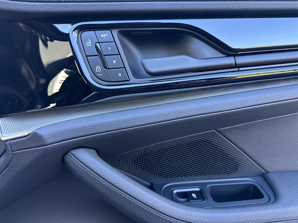 Thumbnail: 2026 Porsche Panamera - 24