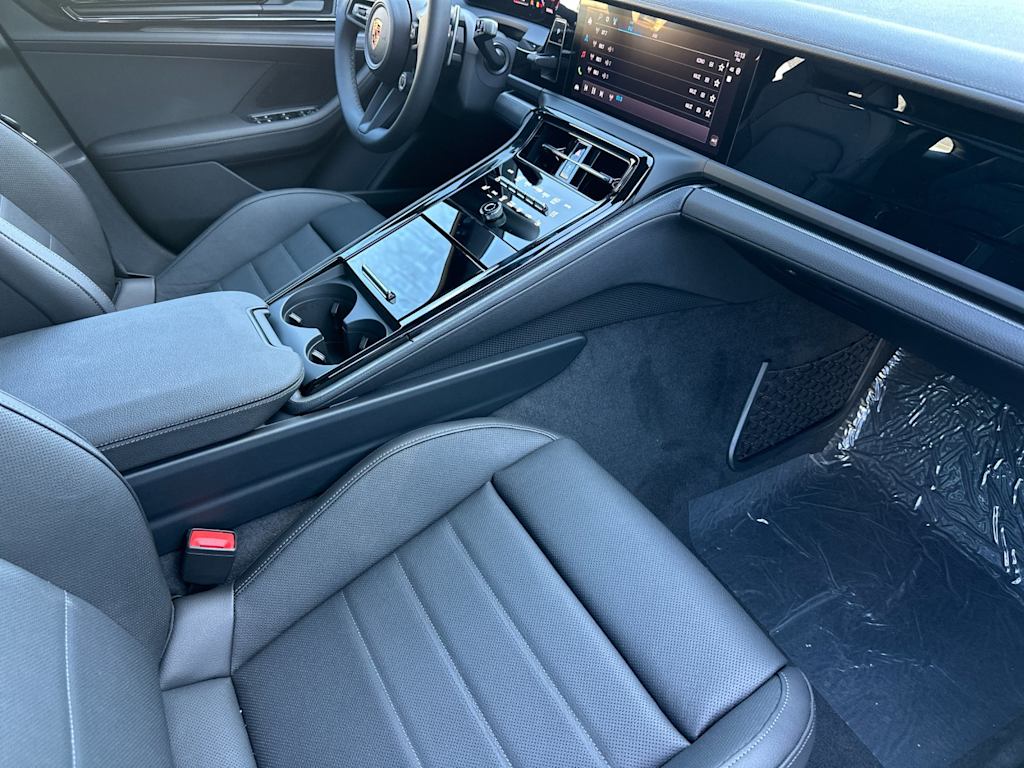 Thumbnail: 2026 Porsche Panamera - 13