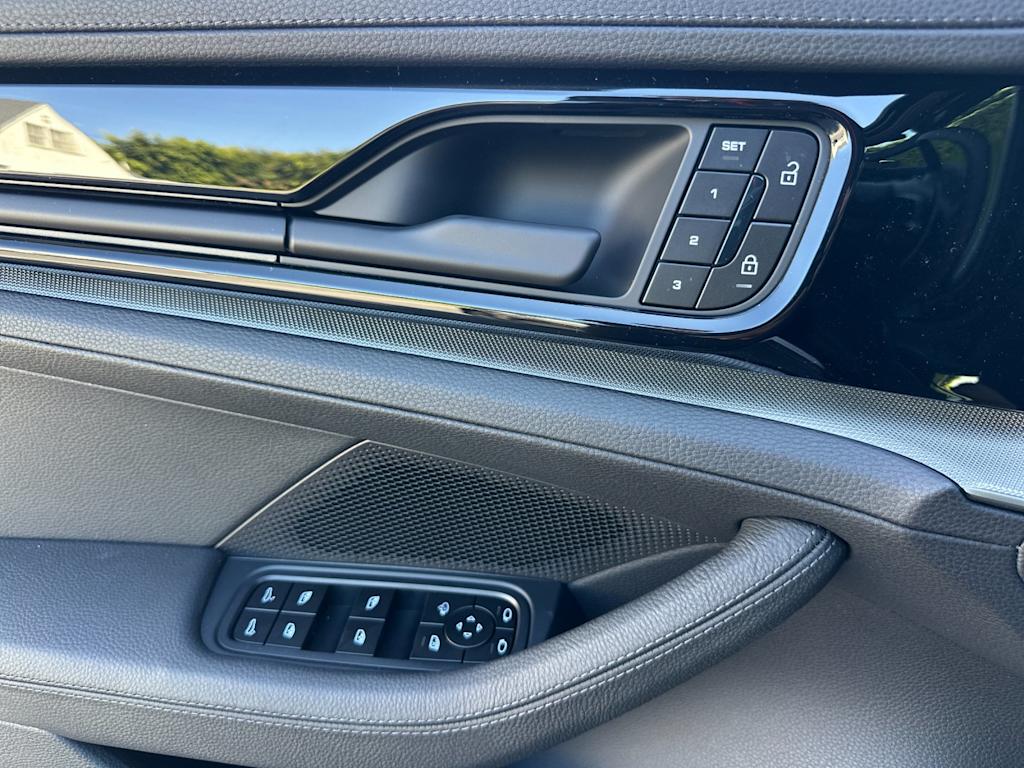 Thumbnail: 2026 Porsche Panamera - 21