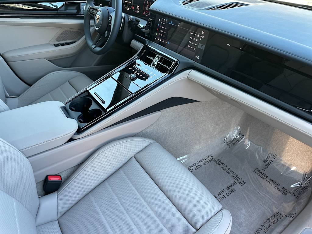 Thumbnail: 2026 Porsche Panamera - 13