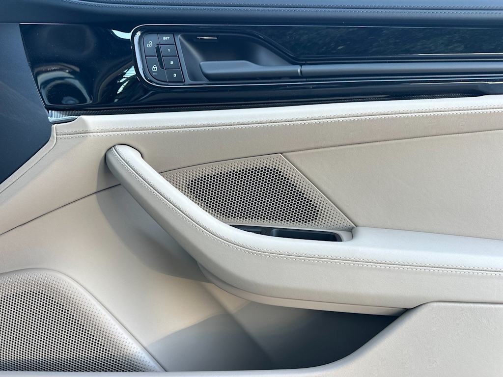 Thumbnail: 2026 Porsche Panamera - 25