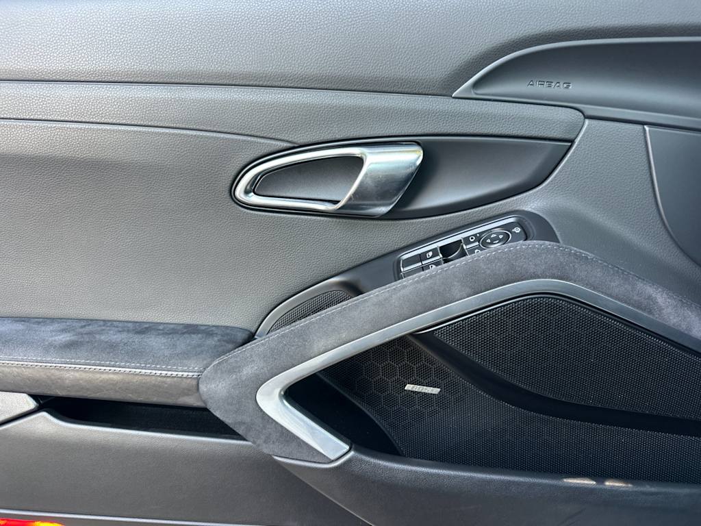 Thumbnail: 2016 Porsche 911 - 20