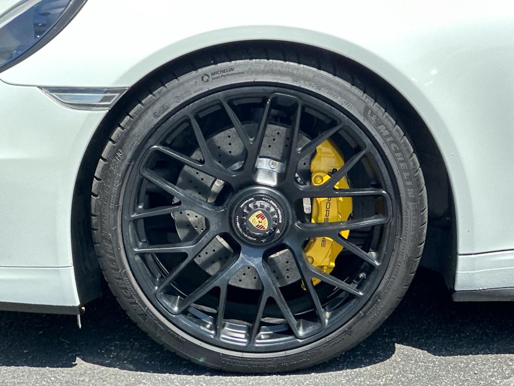 Thumbnail: 2016 Porsche 911 - 8