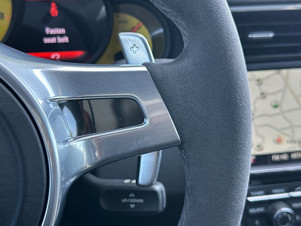 Thumbnail: 2016 Porsche 911 - 27