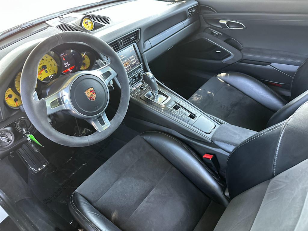 Thumbnail: 2016 Porsche 911 - 2
