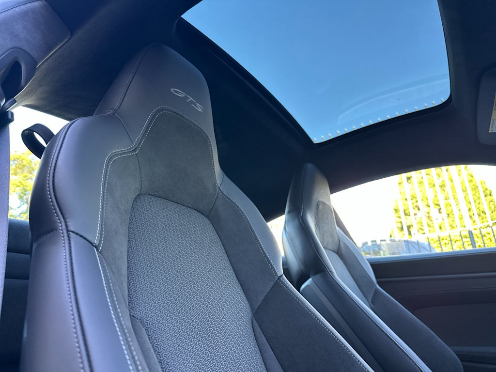 Thumbnail: 2026 Porsche 911 - 15