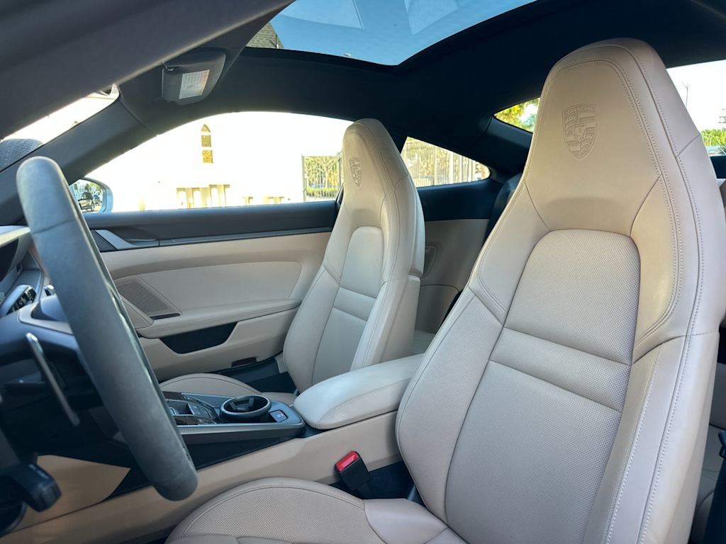 Thumbnail: 2024 Porsche 911 - 10