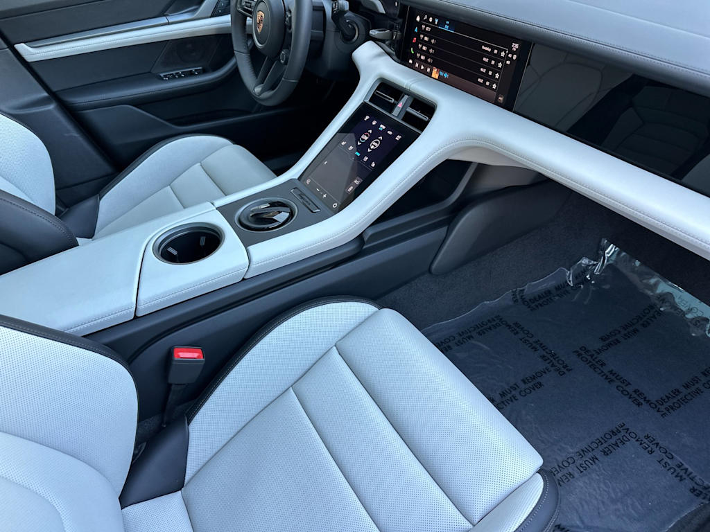 Thumbnail: 2026 Porsche Taycan - 10