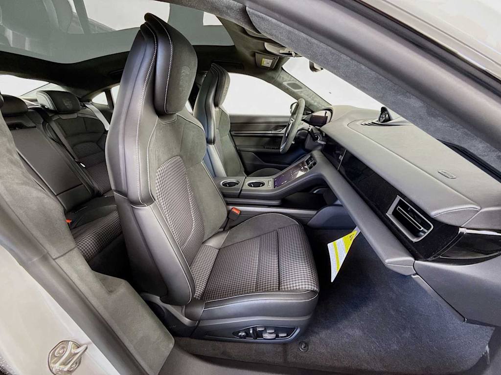 Thumbnail: 2025 Porsche Taycan - 9
