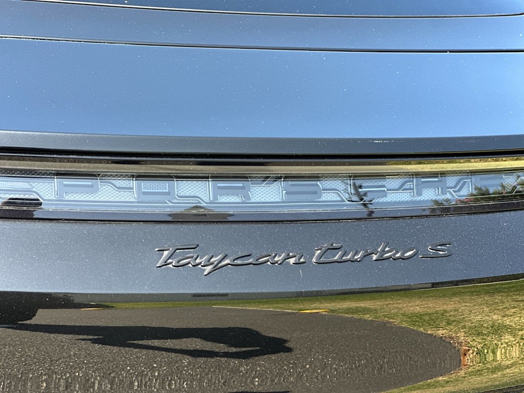Thumbnail: 2022 Porsche Taycan - 32