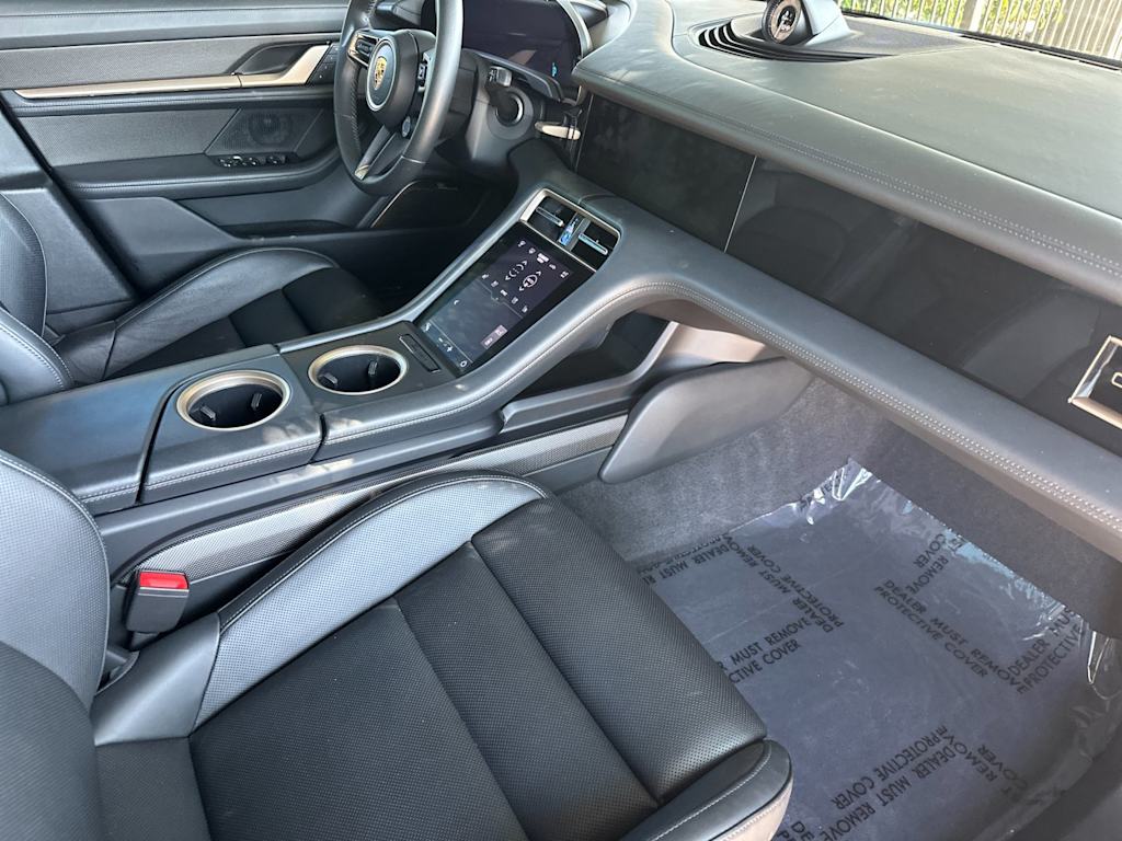 Thumbnail: 2022 Porsche Taycan - 10