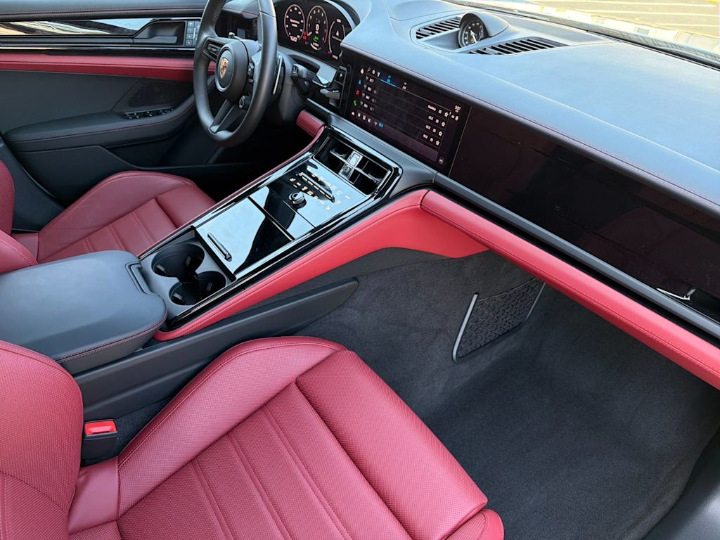 Thumbnail: 2026 Porsche Panamera - 12