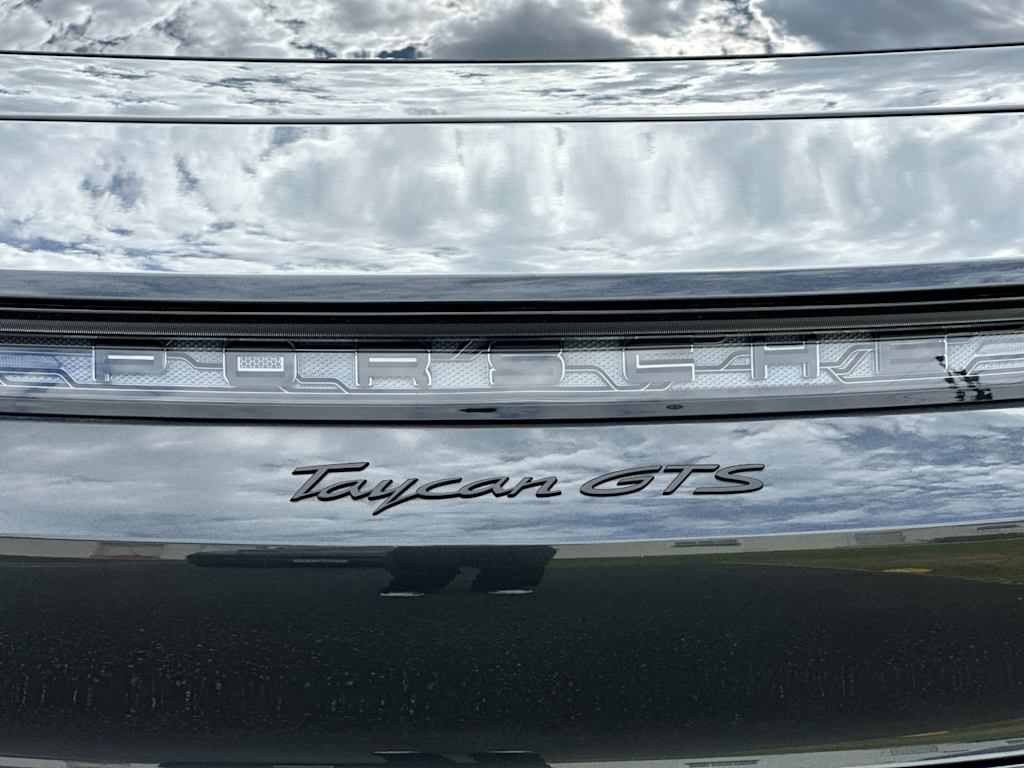 Thumbnail: 2023 Porsche Taycan - 33