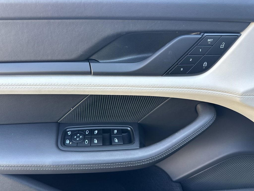 Thumbnail: 2023 Porsche Taycan - 21