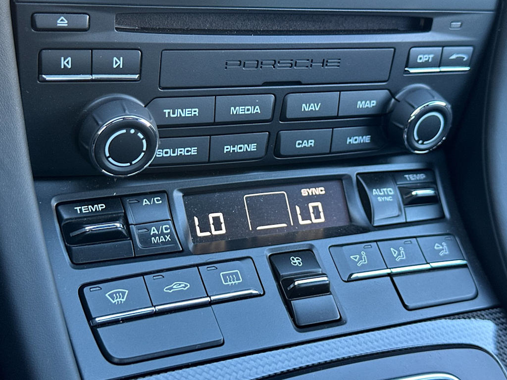 Thumbnail: 2018 Porsche 911 - 23