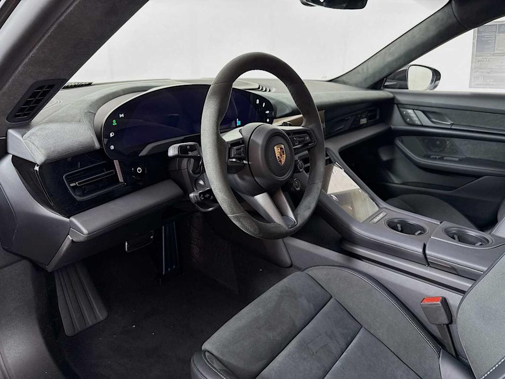 Thumbnail: 2025 Porsche Taycan - 2