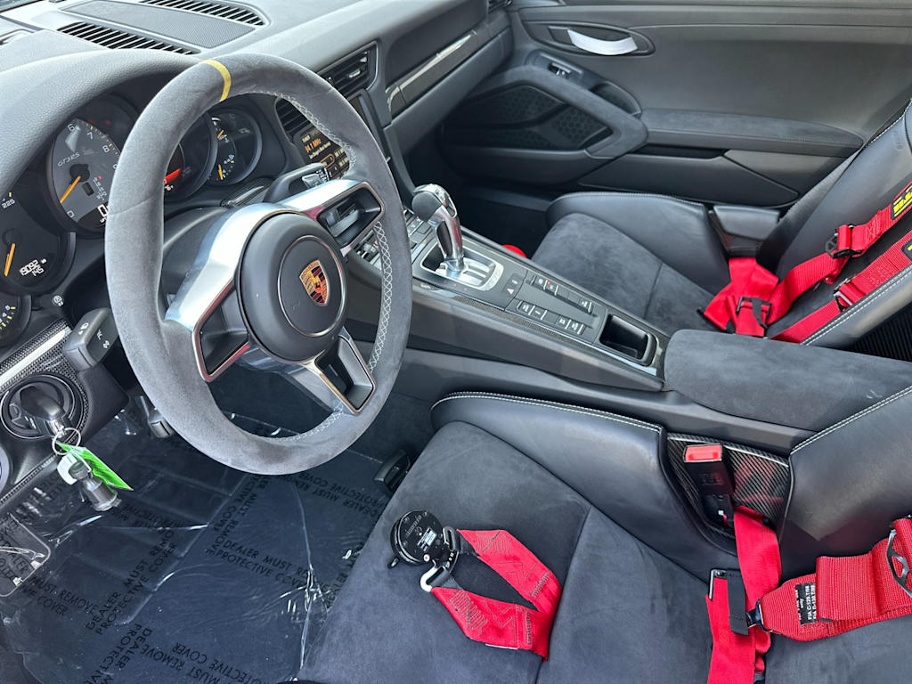 Thumbnail: 2016 Porsche 911 - 2