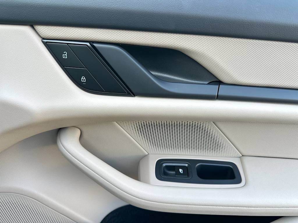 Thumbnail: 2024 Porsche Taycan - 23