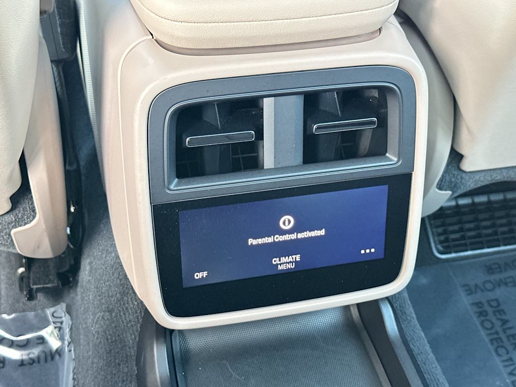 Thumbnail: 2022 Porsche Taycan - 21