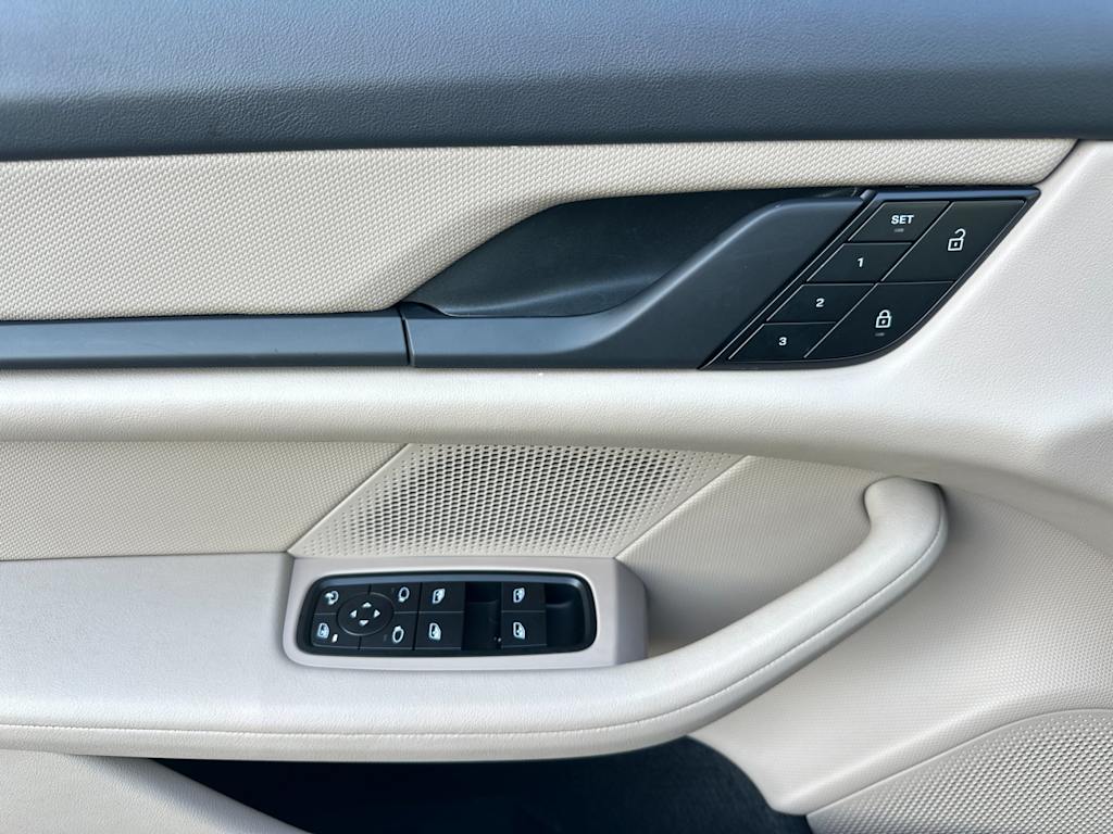 Thumbnail: 2022 Porsche Taycan - 20