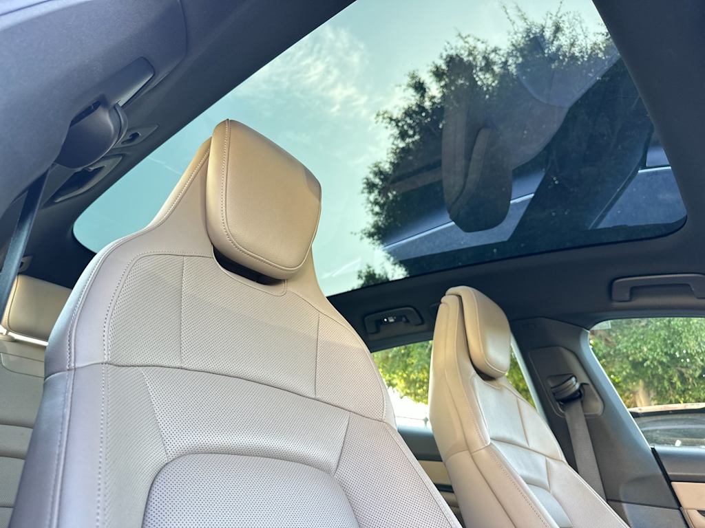 Thumbnail: 2022 Porsche Taycan - 23