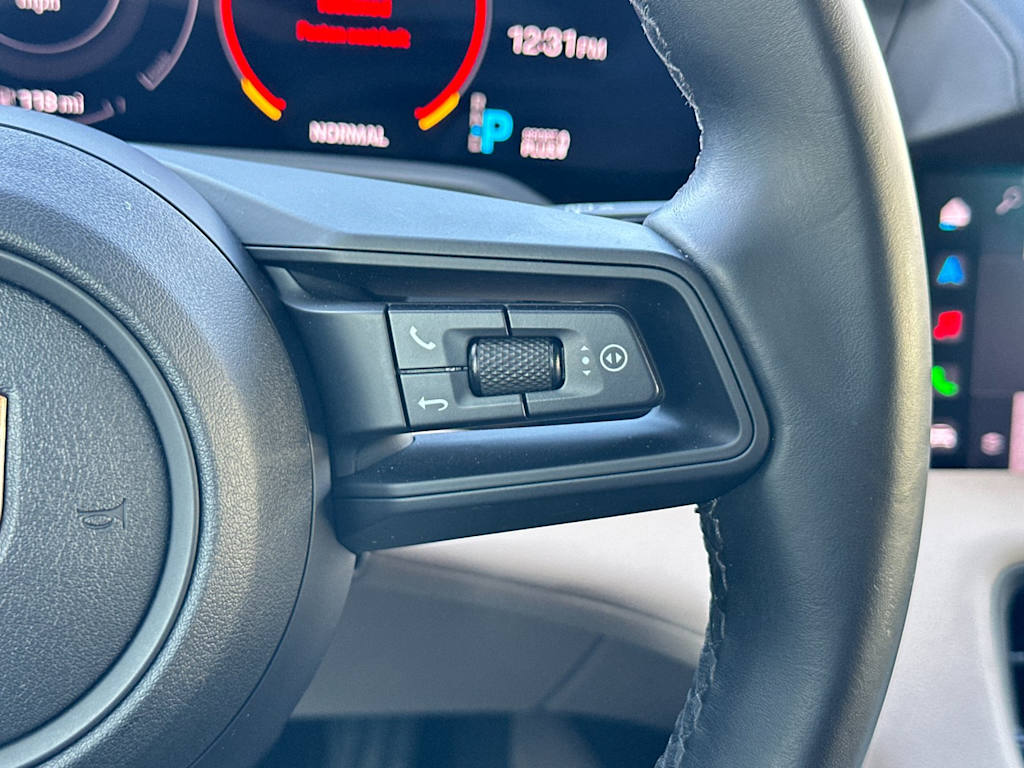 Thumbnail: 2022 Porsche Taycan - 31