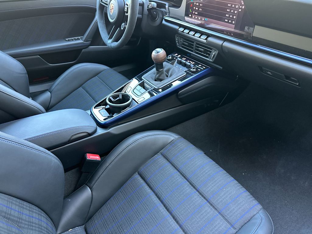 Thumbnail: 2026 Porsche 911 - 9
